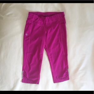 [sold] Athlete Pink Capri Active Leggings XS